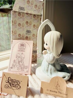 1983 Precious Moments White and Light Blue Praying Girl w/ Tags & Original Box 💝